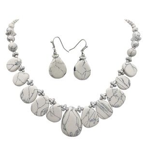 Ivory Stone Teardrop Flair Necklace Earrings Set
